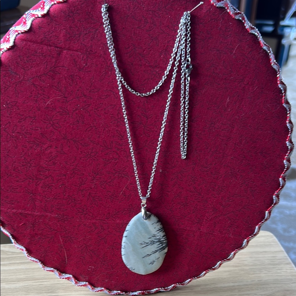 Elegant Silver Pendant Necklace